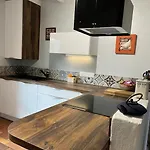 Maison De Pecheur Au Pied De La