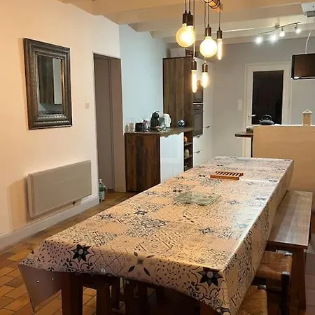 Maison De Pecheur Au Pied De La