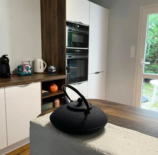 Maison De Pecheur Au Pied De La *