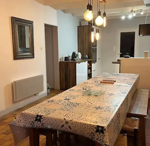 Maison De Pecheur Au Pied De La